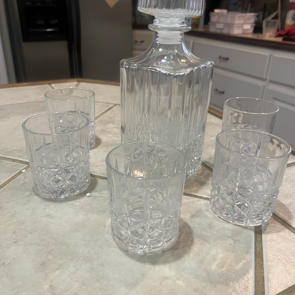 Elegant Glass Decanter Set with Tumblers